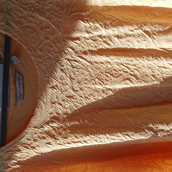 SOFT BY AVENUE Yellow Floral 💛 Design size 2X - Picture 4 of 7